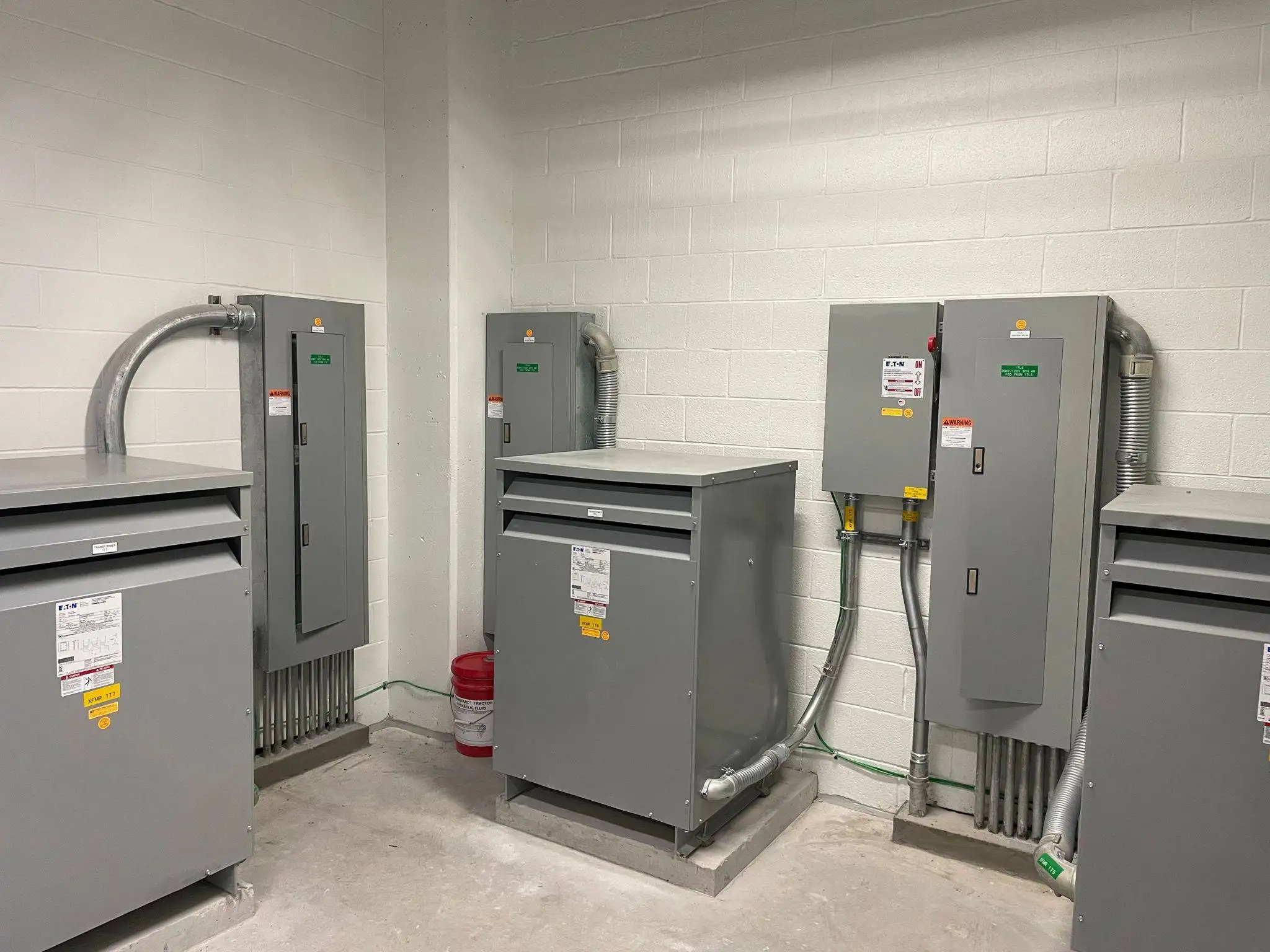 Commercial transformer and switchgear room installed by Edwin Electric